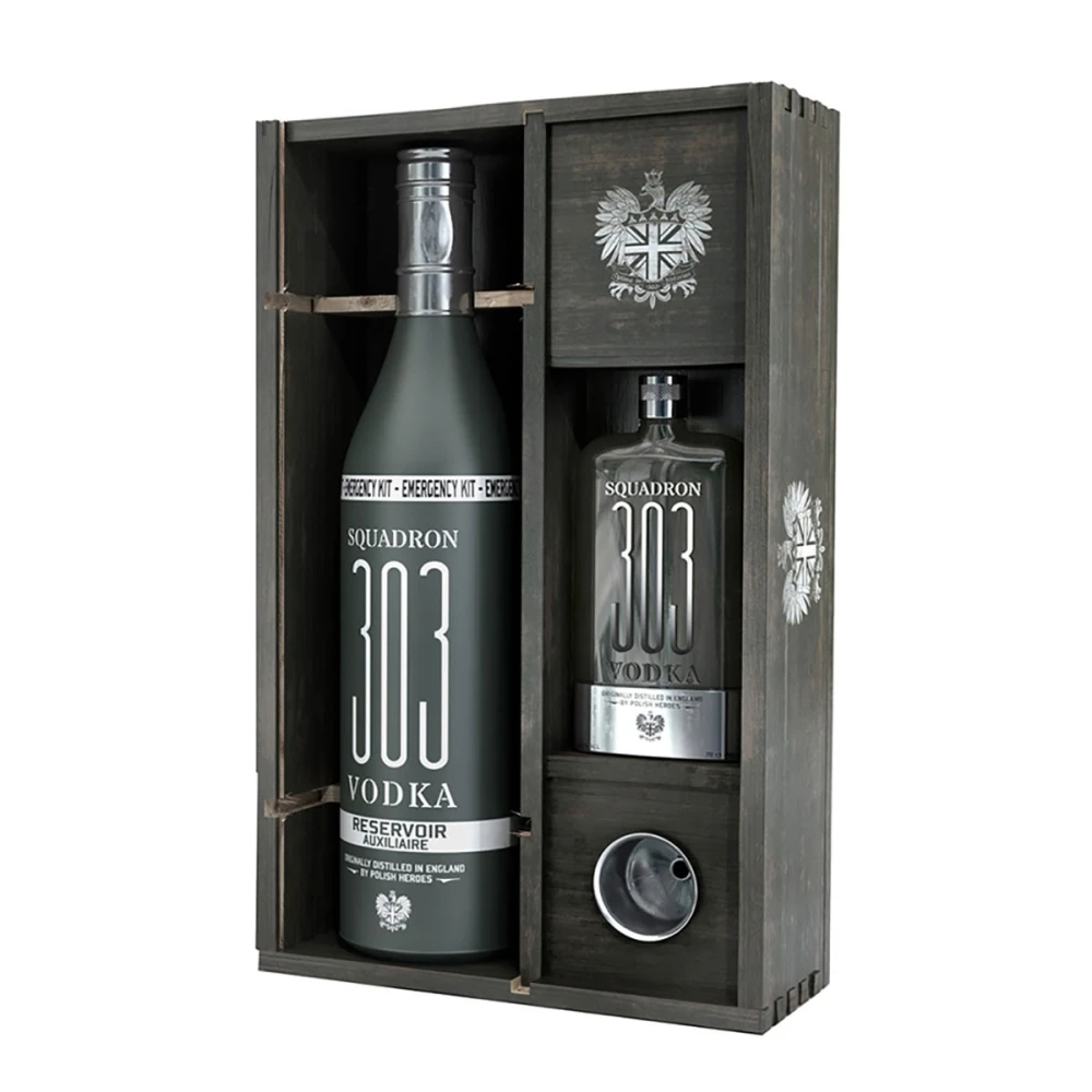 Squadron 303 Flying Flask Gift Box 40% Vol 700ml